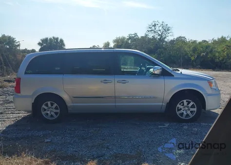 2011 Chrysler Town & Country Touring from USA, damaged, VIN 2A4RR5DG7BR775514